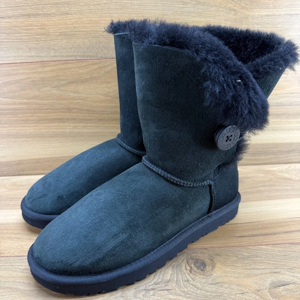 UGG Bailey Button Short Boots Womens 9 Black Suede Shearling Fur Lined Cozy